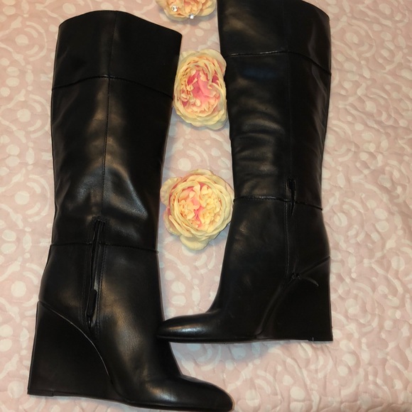 👄 🥂 🍣 • 💎TORY BURCH💎• 👄🥂Standing Tall🥂👄 - Picture 5 of 8